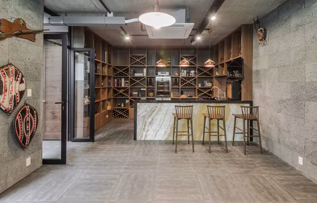 Biệt thự Concerto House có nhiều tiện ích như quầy bar riêng, hiện đại... Ảnh: Archdaily.