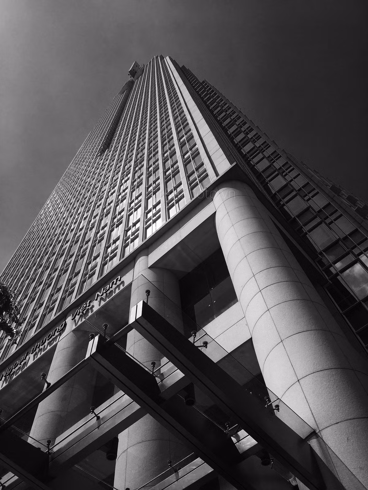 Qua quá trình kiểm tra, Thanh tra Bộ Xây dựng còn phát hiện các đơn vị liên quan không có hồ sơ xuất xứ, chứng nhận chất lượng, chứng nhận hợp quy của một số vật liệu, thiết bị lắp đặt phần ngầm, kết cấu, kiến trúc phần thân và hoàn thiện. Ảnh: Nguyễn Thế Dương.