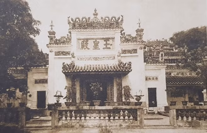 Chùa Ngọc Hoàng ở Đa Kao. Công trình này nay tọa lạc tại số 73 đường Mai Thị Lựu, Quận 1. Chùa còn được gọi là Phước Hải Tự, người Pháp gọi là chùa Đa Kao.