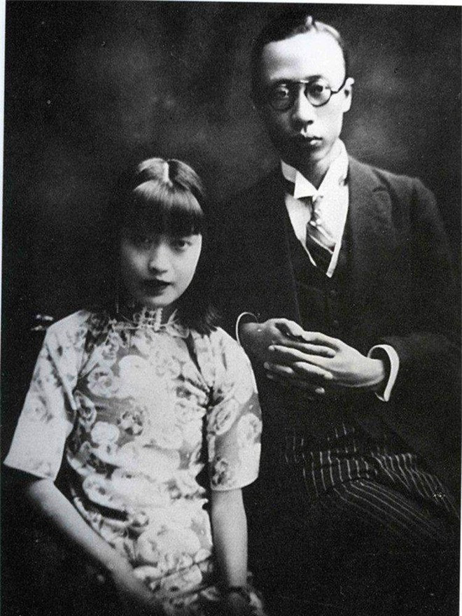 Mặc dù từng có tới 5 bà vợ, nhưng một trong những người phụ nữ đóng vai trò quan trọng nhất trong cuộc đời ông phải kể đến người vợ đầu tiên - Hoàng hậu Uyển Dung. Tuy rằng hai người không có một kết cục có hậu, nhưng hôn lễ của họ từng là một buổi lễ hoành tráng bậc nhất thời kì đó. Ngày 30/11/1922, ông thành hôn với Quách Bố La Uyển Dung và lập bà làm Chính cung Hoàng hậu.