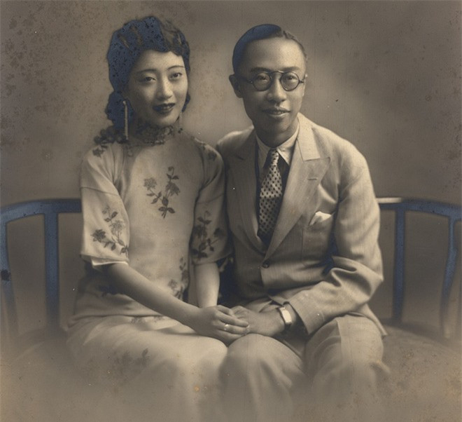 Hoàng hậu Uyển Dung sở hữu nhan sắc kiêu sa, xinh đẹp, sinh trưởng trong gia quý tộc Mãn Thanh có tinh thần tự do, tân tiến. Bản thân bà cũng được tiếp xúc với văn hóa phương Tây thông qua âm nhạc, hội họa, tiếng Anh... từ nhỏ.Bậc quân vương ngày ấy dùng kiệu 8 người khiêng, đón người vợ đầu tiên trong cuộc đời mình bước chân vào Tử Cấm Thành rộng lớn.