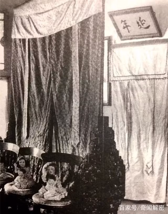 Ở thời kỳ đó, những con búp bê Phương Tây đã xuất hiện ở Trung Quốc và được giới quý tộc, đặc biệt là hoàng gia yêu thích.