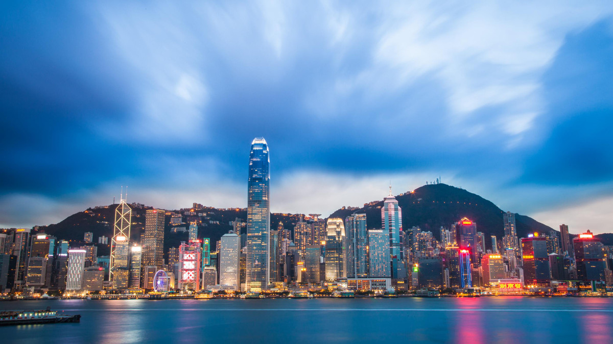 Hong Kong cũng thực hiện nhiều chương trình ưu đãi mua sắm để người dân chi tiêu nhiều hơn.