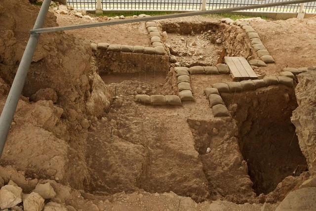 Việc tìm thấy những thứ này hé lộ sự thật đáng kinh ngạc là con người sử dụng lửa thành thạo từ khoảng 300.000 năm trước.