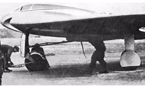 Máy bay Horten Ho 229 có thể bay cao hơn 12.000 m và mang theo 1 tấn bom.