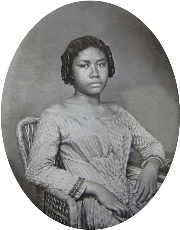 Vậy nên, Vua Kalakaua quyết định chọn em gái Liliuokalani là người kế vị ngai vàng. Sau khi Vua Kalakaua qua đời vì bạo bệnh ngày 20/1/1891, Liliuokalani chính thức lên ngôi.