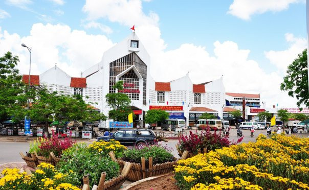 Quảng Trị có tổng cộng 10 đơn vị hành chính, bao gồm Thành phố Đông Hà, thị xã Quảng Trị và 8 huyện (Vĩnh Linh, Gio Linh, Cam Lộ, Triệu Phong, Hải Lăng, Đa Krông, Hướng Hóa và huyện đảo Cồn Cỏ).