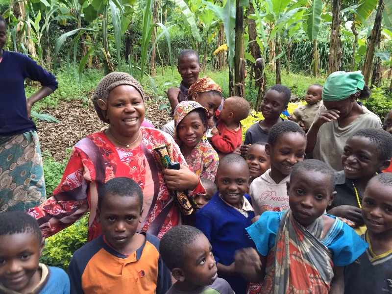 Trước sự việc kỳ lạ trên, 14 trường học ở Tanzania quyết định đóng cửa cho học sinh nghỉ học để cách ly.