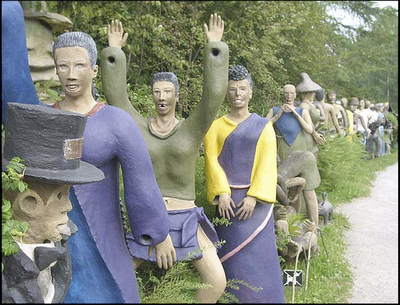 Chiếc loa này phát ra những âm thanh kỳ lạ. Theo đó, khi mọi người nghe thấy những âm thanh phát ra từ bức tượng sẽ cảm thấy lo lắng, sợ hãi.