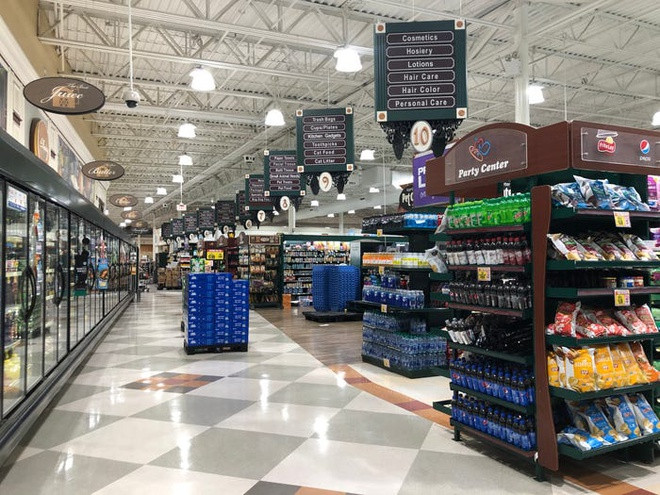 Quan chức thành phố đề nghị những cư dân từ các đô thị khác tạm thời không đến Sun Valley để hạn chế sự lây nhiễm virus corona, và yêu cầu mọi người không vơ vét nhu yếu phẩm trong các cửa hàng, siêu thị.