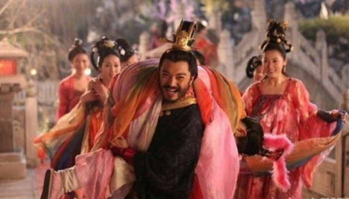 Tương truyền, Minh Thế Tông rất tin tưởng các đạo sĩ. Họ dâng lên cho ông một phương thuốc bào chế tiên đan giúp ông sống thọ ngang trời đất.