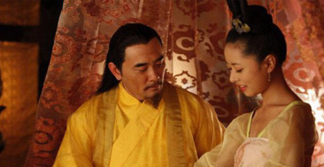 Quái lạ hơn, Lưu Úc không thể có con do mắc bệnh liệt dương. Biết bản thân không thể có con nối dõi, hoàng đế Nam Tống này bắt đầu sở thích tự "cắm sừng" mình.