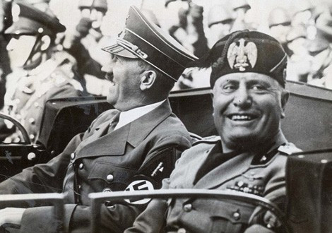 Vào ngày 25/7/1943, Quốc vương Italy hạ lệnh cho phép bắt giữ Mussolini để đưa về xét xử. Thêm nữa, các tổ chức phát xít tại Italy bị giải tán.