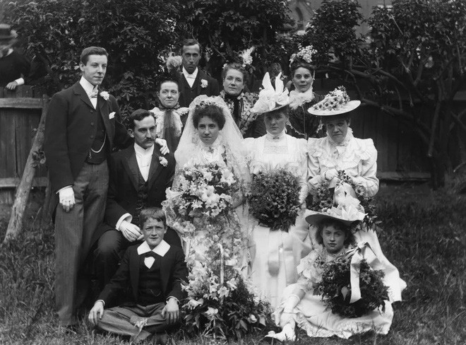 Vì sao người xưa "làm mặt lạnh" khi chụp ảnh? Vi sao nguoi xua