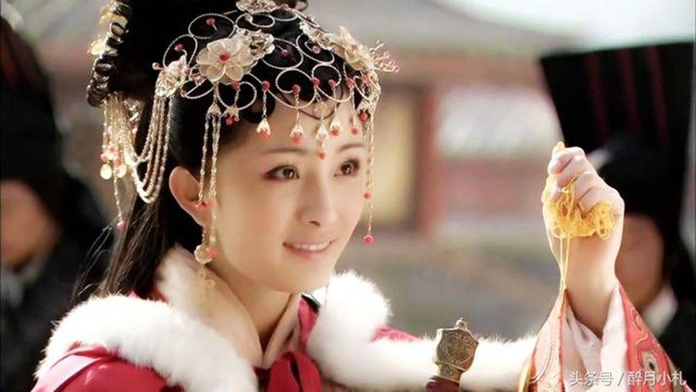 Một trong tứ đại mỹ nhân xinh đẹp nổi tiếng nhất lịch sử Trung Quốc là Vương Chiêu Quân. Bà được ca ngợi là có nhan sắc tuyệt trần và là người cực thông minh.