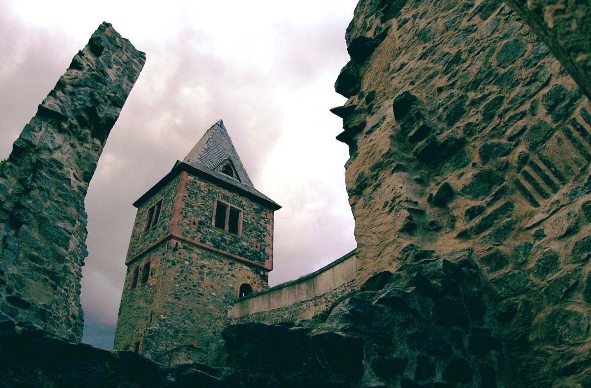 Nhà giả kim Dippel còn tuyên bố thần dược trên có thể giúp ông sống thọ 135 tuổi. Tuy nhiên, trên thực tế, ông qua đời khi 61 tuổi và phương thuốc trường sinh của ông cũng biến mất.