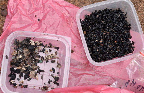 Theo các chuyên gia, Thành Dền còn gọi là thành Cự Triền, hay thành Trại, thành Cờ cách thành Hạ Lôi 8 km. Tương truyền, Thành Dền từng là doanh trại của bà Trưng Nhị.