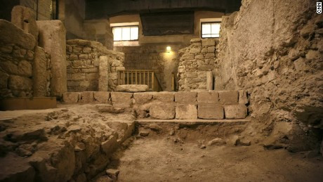 Người dân ở Sepphoris tiếp nhận nền văn hóa La Mã thông qua việc sử dụng các loại đồ gồm của đế chế này.