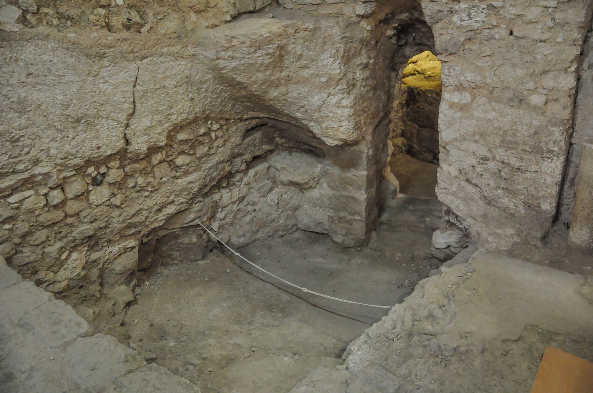 Thêm nữa, dân chúng Sepphoris cũng thực hiện việc dùng chất thải làm phân bón cho cây cối dù hành vi này bị cấm theo luật tôn giáo của người Do Thái cổ xưa.