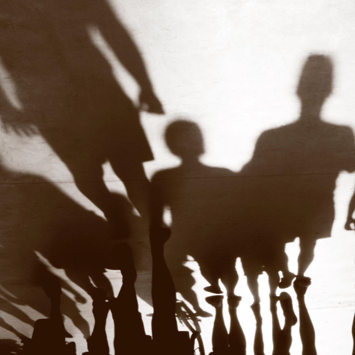 Trong khi ấy, những người con khác của vợ chồng Sodder tin rằng các anh chị em mất tích của mình đang sống ở một nơi nào đó trên thế giới và hy vọng sẽ có ngày họ tìm được nhau. Mời độc giả xem video: Hà Nội: Cháy nhà xưởng, 8 người chết và mất tích. Nguồn: VTC Now.