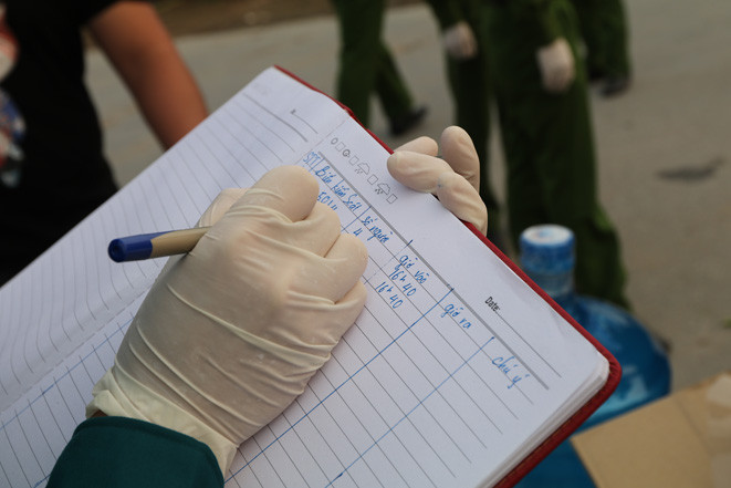 Mọi xe ra vào làm nhiệm vụ đều được ghi chép cẩn thận.