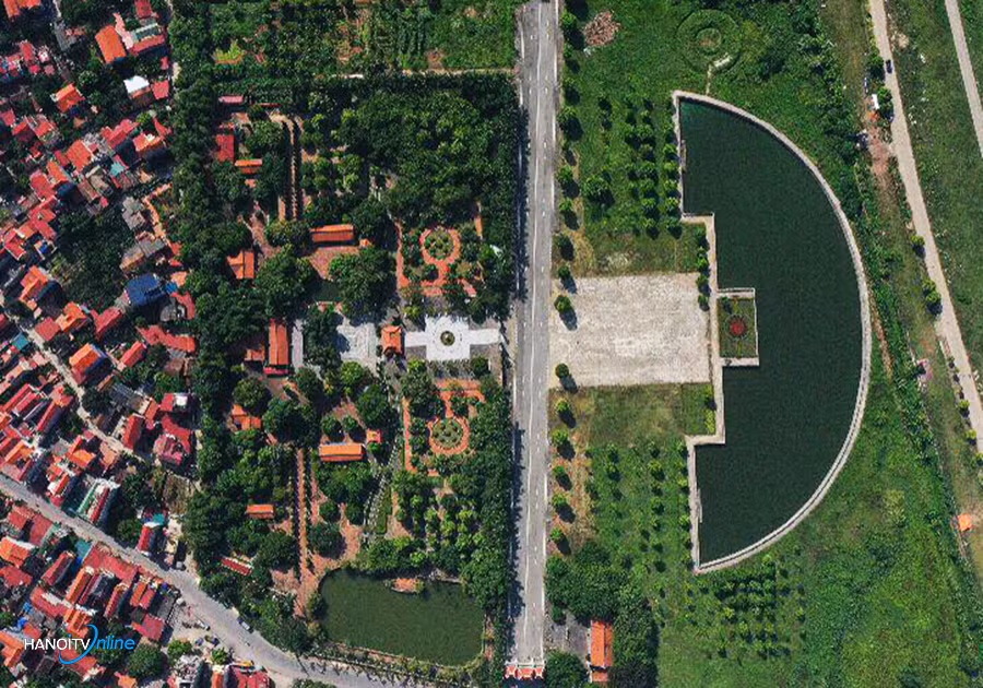 Nằm tại thôn Hạ Lôi, xã Mê Linh, huyện Mê Linh, thành phố Hà Nội, đền Hai Bà Trưng còn gọi đền Hạ Lôi là địa điểm du lịch nổi tiếng được du khách trong và ngoài nước biết đến rộng rãi.