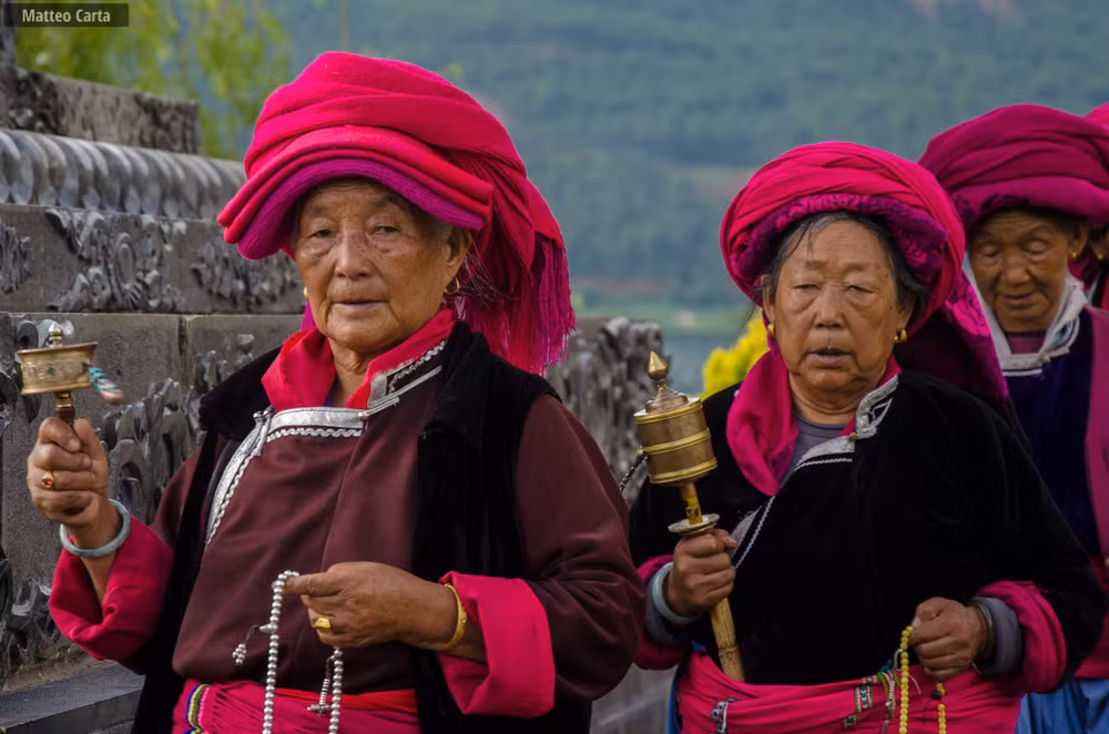 Người Mosuo không có khái niệm kết hôn, ly dị, chồng hay cha. Vì vậy, họ có thể thoải mái sống với người đàn ông mà mình thích từ năm 13 tuổi.