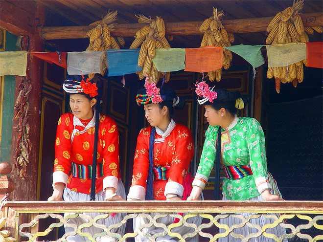 Bộ tộc Mosuo ở Trung Quốc được mệnh danh là Tây Lương Nữ Quốc ngoài đời thực. Các thành viên của bộ tộc này sinh sống ở những ngôi làng dọc theo hồ Lugu, tỉnh Tứ Xuyên.