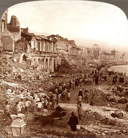 Tiếp đến, sóng thần cao 12 m ập tới với sức tàn phá mạnh mẽ. Hậu quả là 91% cơ sở hạ tầng ở Messina bị phá hủy.