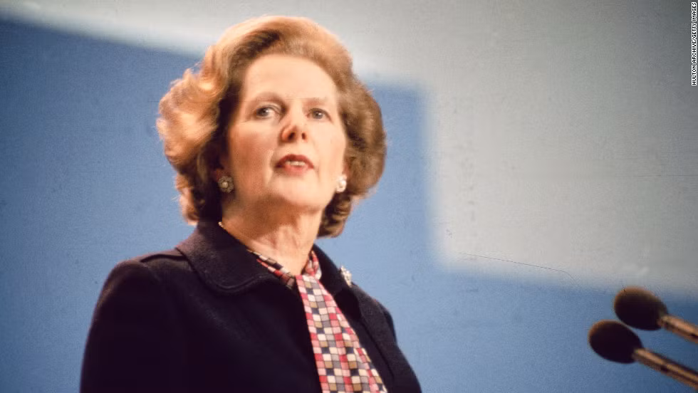 Bà Thatcher chỉ trích mạnh mẽ Thủ tướng Anh khi ấy là James Callaghan vì không thể giải quyết dứt điểm các cuộc đình công lớn xảy ra vào năm 1978 và 1979.