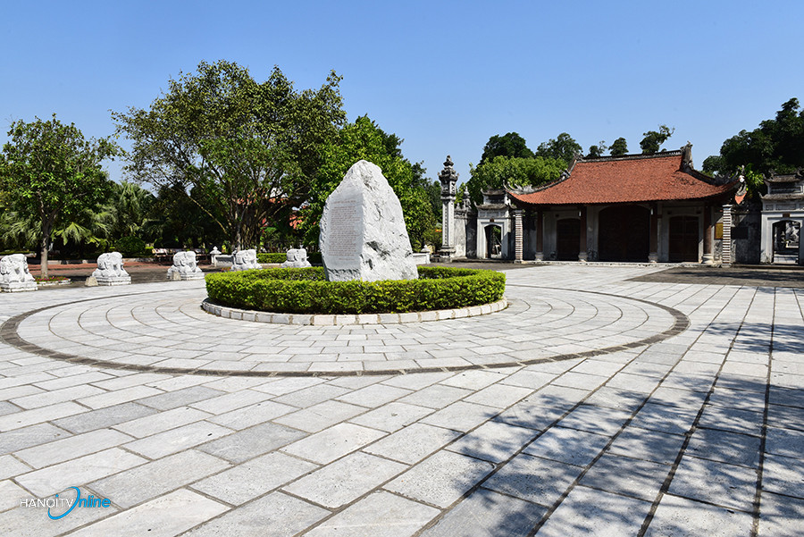 Trên khắp Việt Nam có hơn 100 nơi thờ Hai Bà Trưng và các tướng lĩnh. Thế nhưng, đền thờ Hai Bà Trưng ở thôn Hạ Lôi, xã Mê Linh, huyện Mê Linh, Hà Nội đặc biệt hơn cả bởi đây là quê hương, nơi lưu lại dấu tích của Hai Bà Trưng.