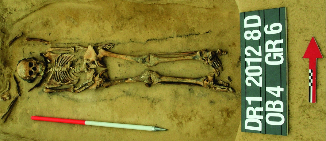 Người xưa làm như vậy là vì muốn ngăn cản những thế lực tà ác hành hạ linh hồn của người đã mất sau khi họ qua đời.