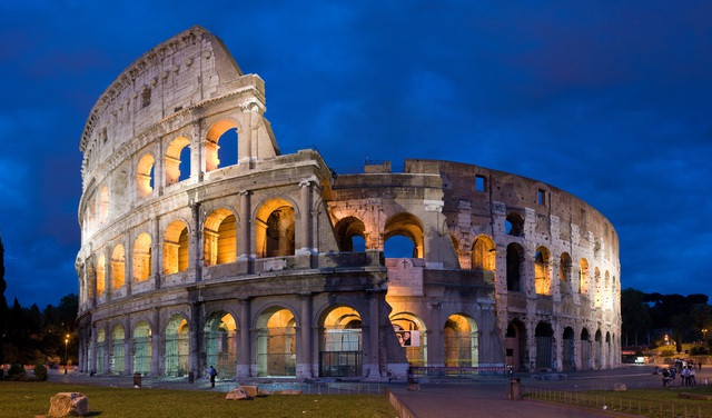 Nằm ở Rome, Italy, đấu trường La Mã được xây vào khoảng năm 70 - 72 sau công nguyên với sức chứa 50.000 khán giả. Dưới thời La Mã, nơi đây diễn ra những cuộc so tài của các võ sĩ giác đấu với nhau hoặc với thú dữ.