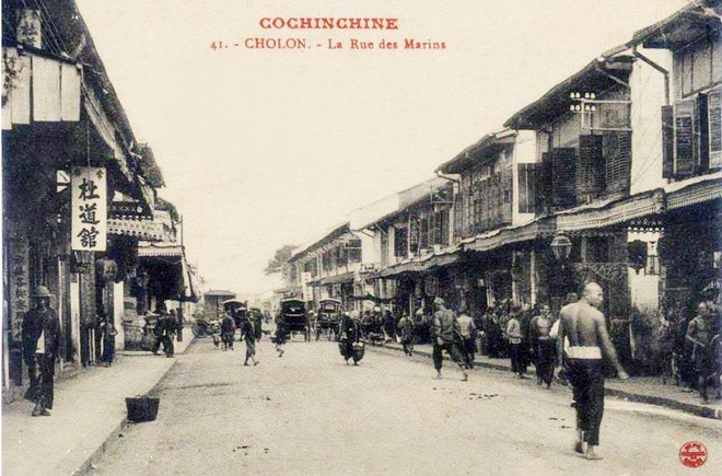 Khi Pháp xâm lược và biến Nam Kỳ thành thuộc địa, để nối thông Sài Gòn với Chợ Lớn, một con đường đã được đắp. Phía Sài Gòn gọi là đường Galliéni, phía Chợ Lớn đặt tên là Des Marins. Năm 1952 đường mang tên đường Đồng Khánh. Đến năm 1955 đổi tên thành đường Trần Hưng Đạo.