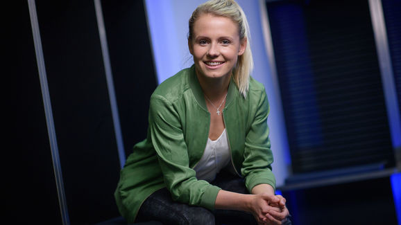 10 cau thu nu xinh dep, quyen ru nhat the gioi bong da-Hinh-10