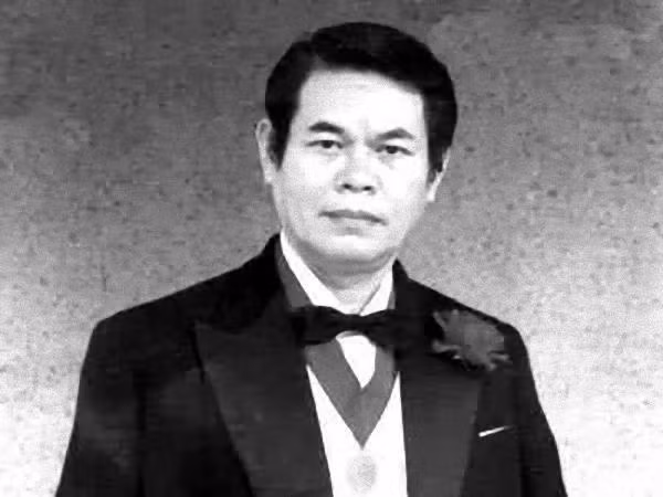 Ngô Viết Thụ là kiến trúc sư lừng danh của người Việt. Ngoài Dinh Độc lập, ông cũng là người thiết kế ra chợ Đà Lạt, Đại học Sư phạm Huế và Đại học Y khoa Sài Gòn.