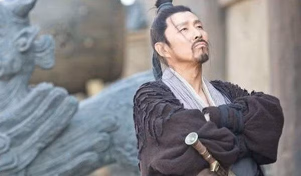 Khi trưởng thành, Lưu Bang theo nghiệp nhà binh. Về sau, ông dẫn quân khởi nghĩa để lật đổ sự cai trị của nhà Tần.