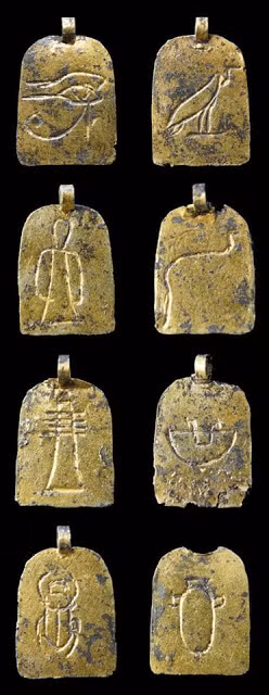 Trong khoảng thời gian trên, phần lớn lãnh thổ Hạ Ai Cập do người Hyksos cai trị trong khi các pharaoh trị vì khu vực xung quanh Thebes.