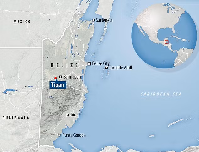 Trên phiến đá mô tả một trò chơi với bóng truyền thống của người Maya thời xưa. Hình ảnh những người đeo băng bảo vệ xuất hiện trên một phiến đá.