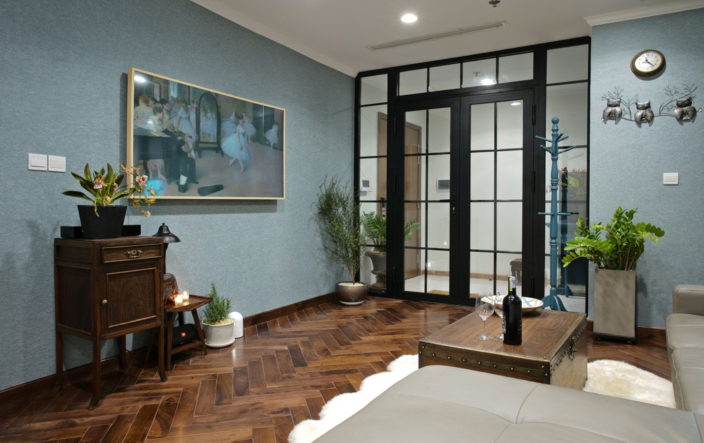 Tivi lớn ở phòng khách có công năng thay đổi thành một bức tranh cổ điển khi không sử dụng tạo sự linh hoạt cho gia đình.