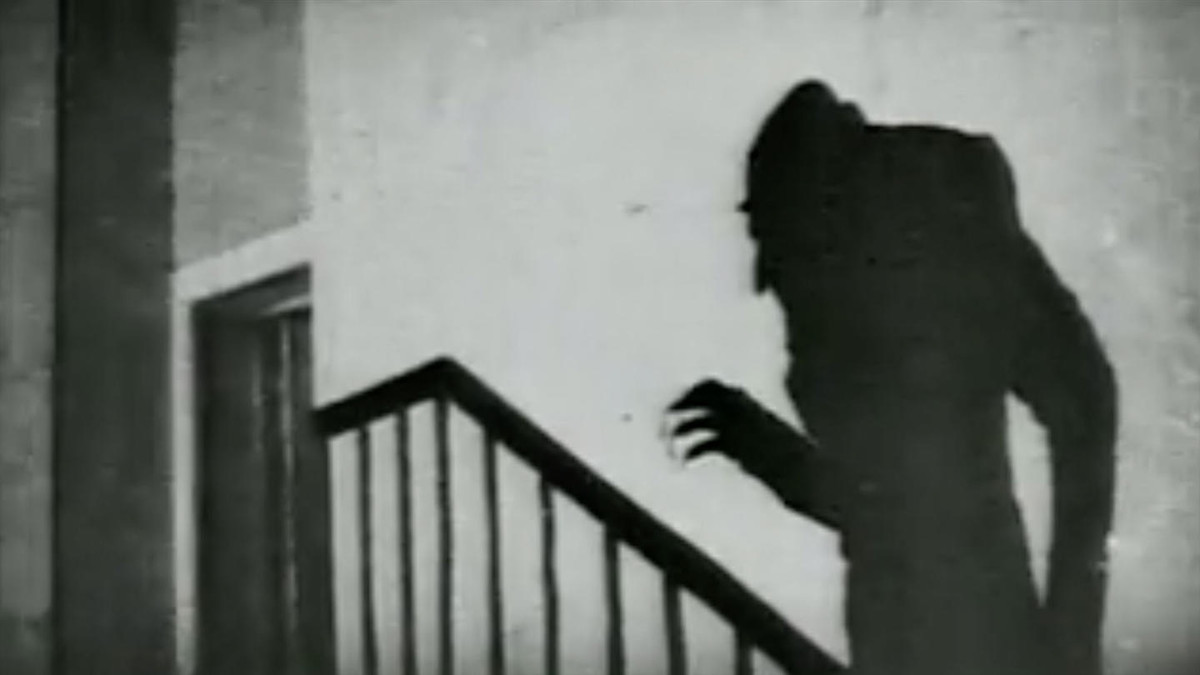 Người nhà của các nạn nhân sẽ chôn cất họ để người thân không "đội mồ sống lại" biến thành mà cà rồng đi hại người.