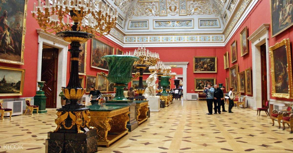 Nằm ở thành phố St. Petersburg, bảo tàng Hermitage của Nga nổi tiếng thế giới với hàng trăm năm lịch sử. Nơi đây nằm trong quần thể Cung điện Mùa đông, mở cửa từ năm 1852 và trưng bày hơn 3 triệu tác phẩm nghệ thuật giá trị.