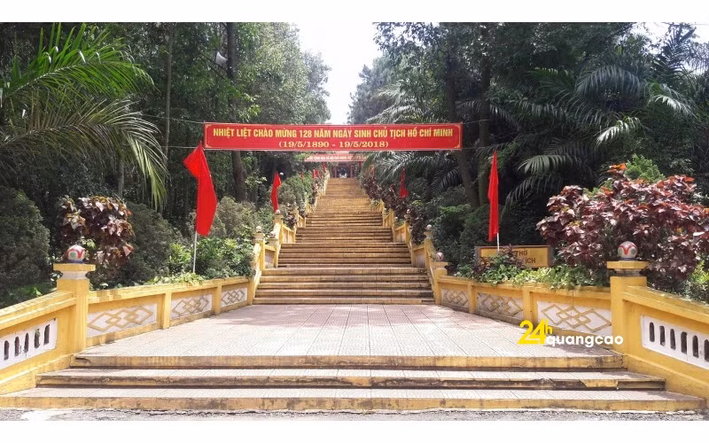 Theo một số người dân địa phương, pho tượng Bác Hồ ở trên đỉnh Đồi 79 Mùa xuân không hề bám bụi. Điều này được cho có thể do kỹ thuật làm tượng, vật liệu đúc tượng bằng đồng khiến bề mặt tượng luôn nhẵn bóng. Cũng có người cho rằng bức tượng có yếu tố tâm linh.