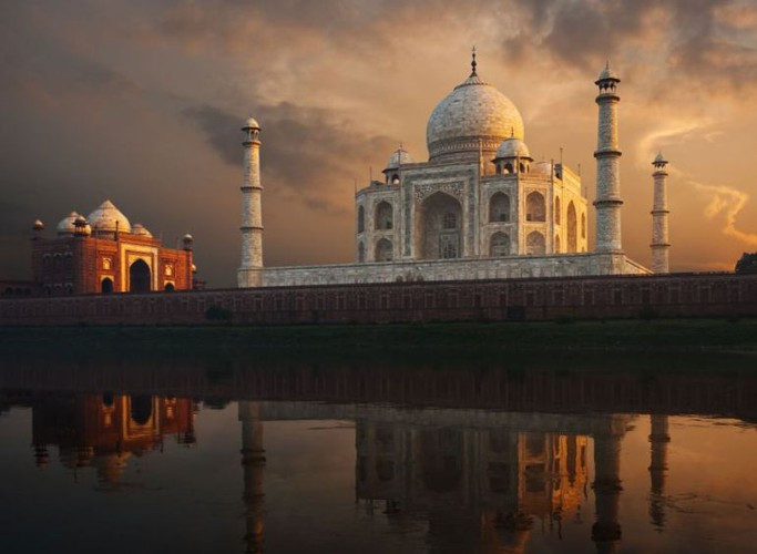 Trong số này có đá cẩm thạch trắng được dùng để xây lăng Taj Mahal. Sau khi hoàn thành, công trình này trở thành kiến trúc tránh lệ và xa hoa bậc nhất ở Ấn Độ.