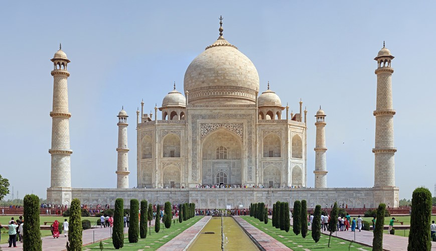 Theo một số giai thoại, truyền thuyết, sau khi hoàn thành lăng Taj Mahal dành tặng cho vợ yêu, hoàng đế Shah Jahan cũng xây dựng cho bản thân một lăng mộ hoành tráng tương tự.