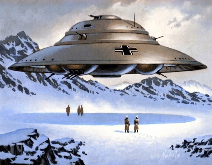 Sau khi Thế chiến 2 kết thúc, một số tin đồn nổi lên gây xôn xao dư luận. Nổi bật trong số này là giả thuyết phát xít Đức có căn cứ bí mật ở Bắc Cực.