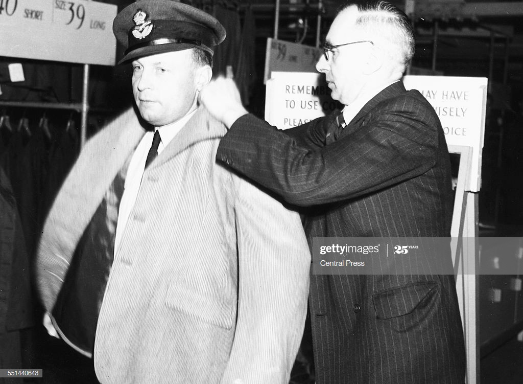 Nhiệm vụ của Yeo-Thomas là thu thập thông tin tình báo. Đến lần thứ tư nhảy dù xuống Pháp, ông bị Đức quốc xã phát hiện và bắt giữ.