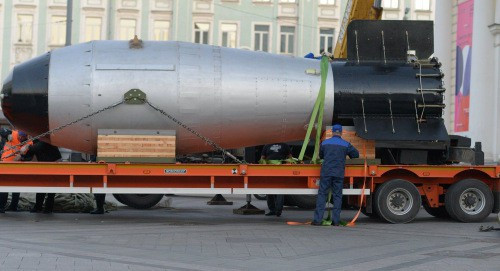 Người ta có thể nhìn thấy đám mây hình nấm khổng lồ cao khoảng 64 km và rộng 40 km xuất hiện sau khi bom Sa hoàng phát nổ.