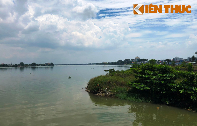 Vị trí lấp sông xa nhất lên tới 100m. Theo thông tin thiết kế, đây là công trình cải tạo cảnh quan và phát triển đô thị ven sông Đồng Nai, trong đó một phần diện tích lớn sẽ làm khu đô thị, thương mại.