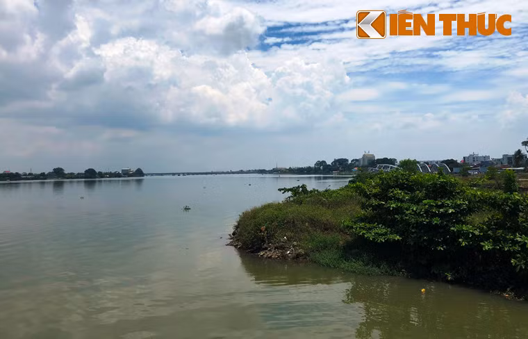 Vị trí lấp sông xa nhất lên tới 100m. Theo thông tin thiết kế, đây là công trình cải tạo cảnh quan và phát triển đô thị ven sông Đồng Nai, trong đó một phần diện tích lớn sẽ làm khu đô thị, thương mại.